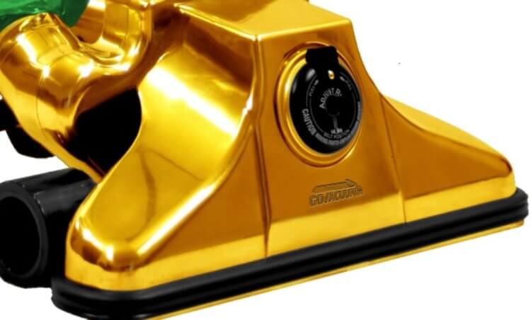 Самый дорогой пылесос в мире. Пылесос GoVacuum сделан из золота. Фото.
