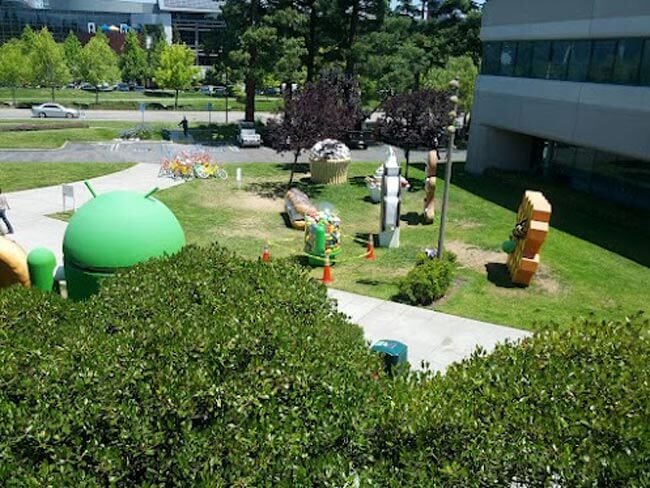 Расположенный у штаб-квартиры Google маскот Android 4.1 Jelly Bean растаял. Фото.