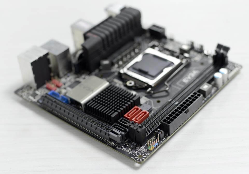Материнская плата EVGA Z77 ITX