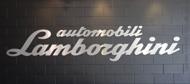 Бренд Lamborghini выпустил коллекцию сумок и чехлов для гаджетов. Фото.