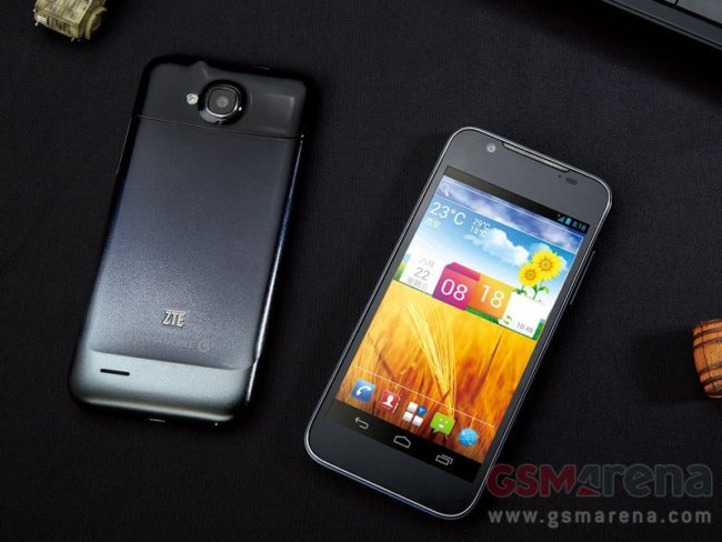 ZTE представила 4-ядерный смартфон Grand Era U985. Фото.