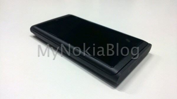 Опубликованы изображения прототипа Nokia MeeGo. Фото.