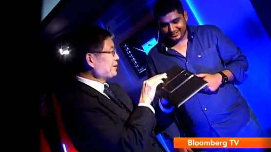 Джерри Шен презентует ASUS Padfone 2