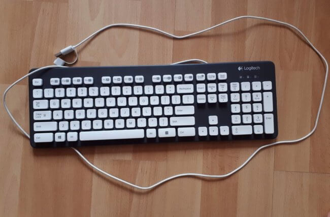 Клавиатура, которая не боится воды. Фото.