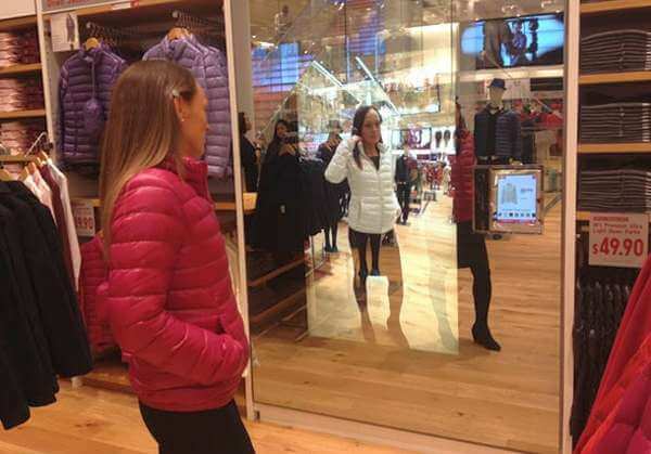 Uniqlo Magic Mirror 