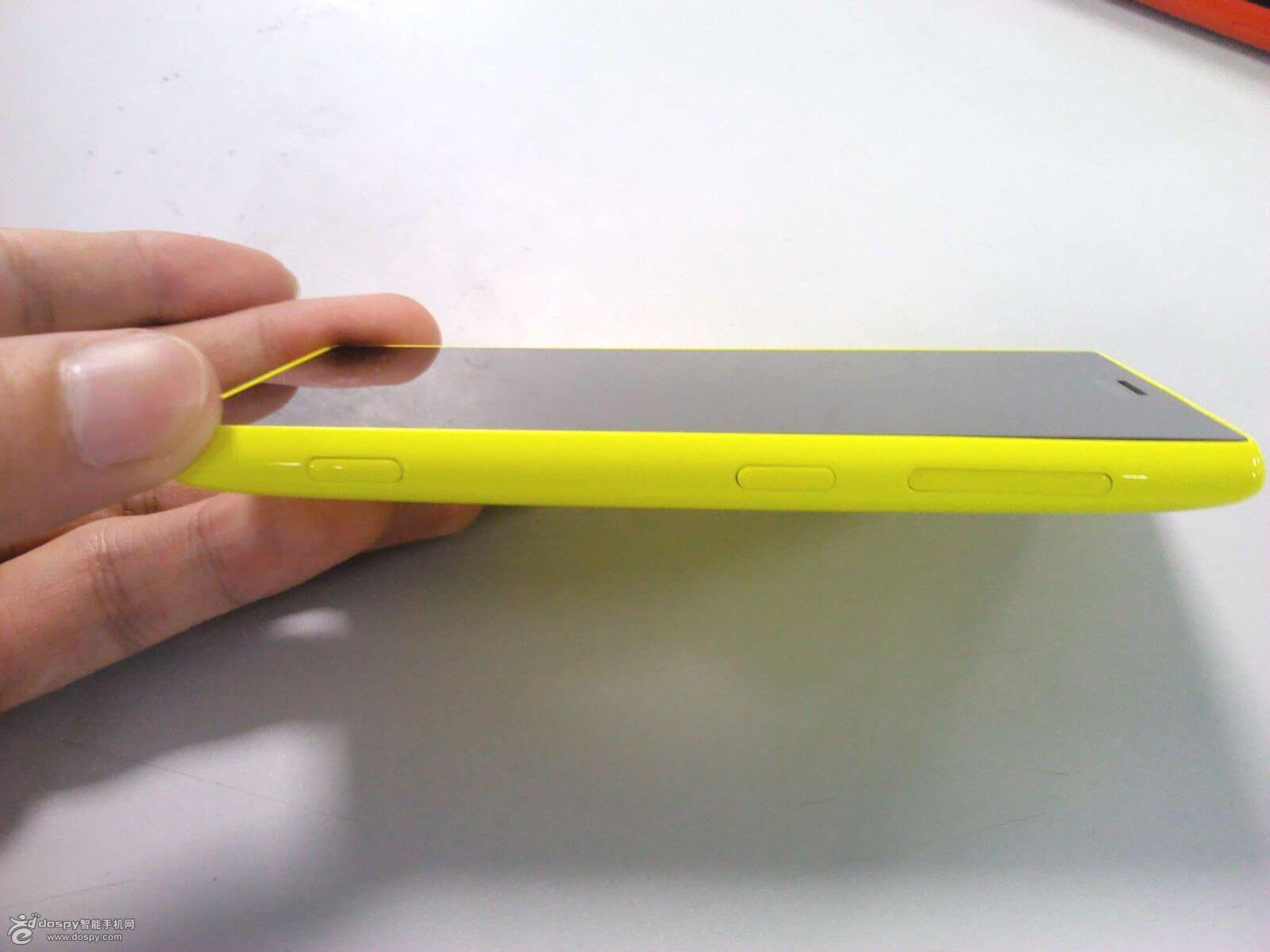 Nokia-Lumia-830 - вид сбоку Nokia-Lumia-830 - вид сбоку