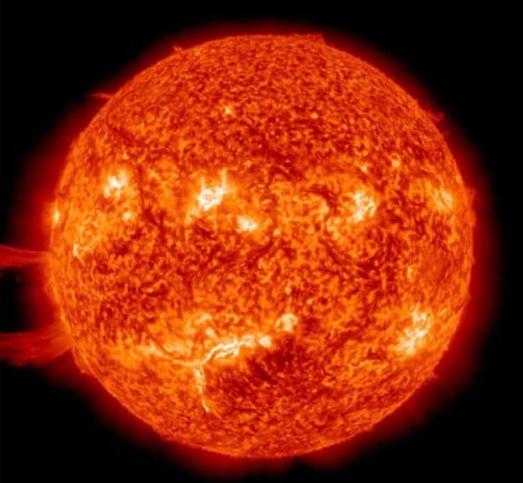 На Солнце образуются гигантские петли. Вот так выглядит наша звезда. Фото.