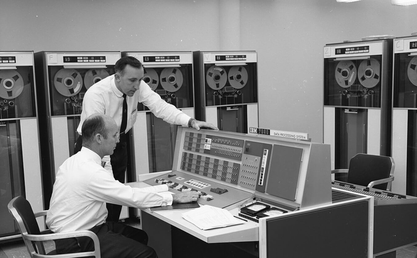 IBM 7090. Трехмиллионный компьютер. Компьютер IBM 7090. Фото.