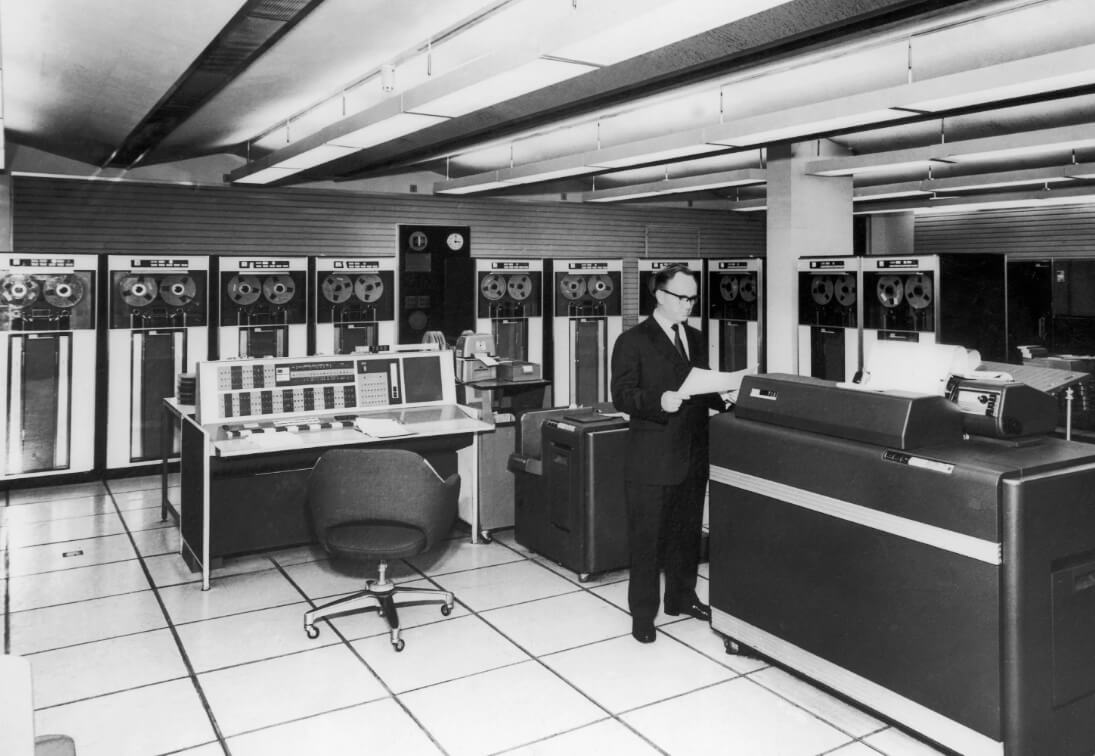 IBM 7090. Трехмиллионный компьютер. IBM 7090 был в шесть раз мощнее предыдущей модели. Фото.