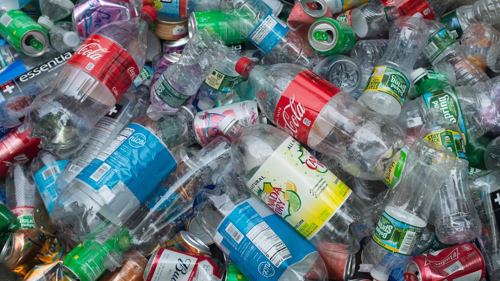 Пластик из воздуха. Интересно, откуда берётся пластик? Фото.