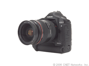 Цифровая фотокамера Canon EOS-1D Mark II N. Фото.