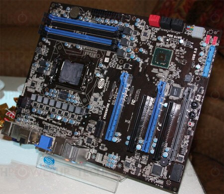 В Сети появились изображения материнской платы Sapphire PT-CI7Z77 на базе чипсета Intel Z77. Фото.