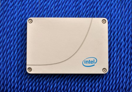 Intel официально представила твердотельные накопители 520 Series с интерфейсом SATA 6 Гбит/с. Фото.
