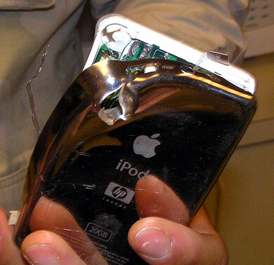 Плеер iPod спас солдату жизнь. Фото.