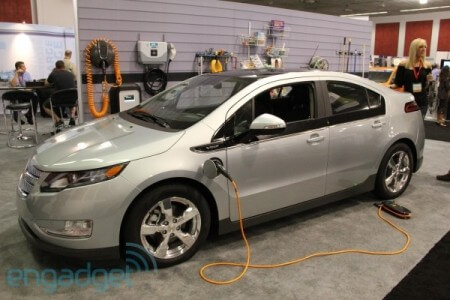 General Motors увеличивает производство Chevy Volt на 50 процентов в 2011 году. Фото.