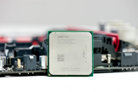 AMD официально представила шестиядерный процессор FX-6200. Фото.