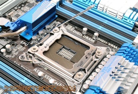 Asus P9X79 Deluxe: новая материнская плата на чипсете Intel X79. Фото.