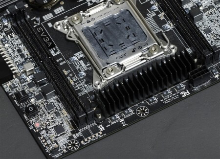 EVGA готовит к выходу материнскую плату на чипсете Intel X79. Фото.