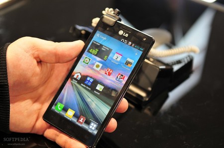 В Великобритании начался прием заявок на LG Optimus 4X HD. Фото.
