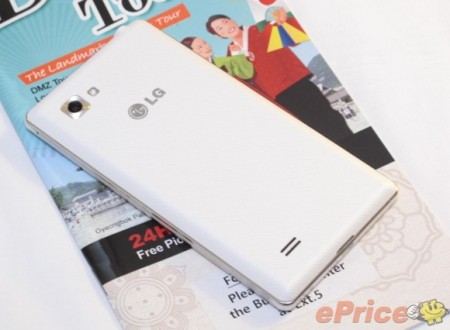 LG Optimus 4X HD в белом цвете корпуса. Фото.
