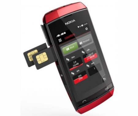 Сенсорный телефон Nokia Asha 305 доступен пока только на Филиппинах. Фото.