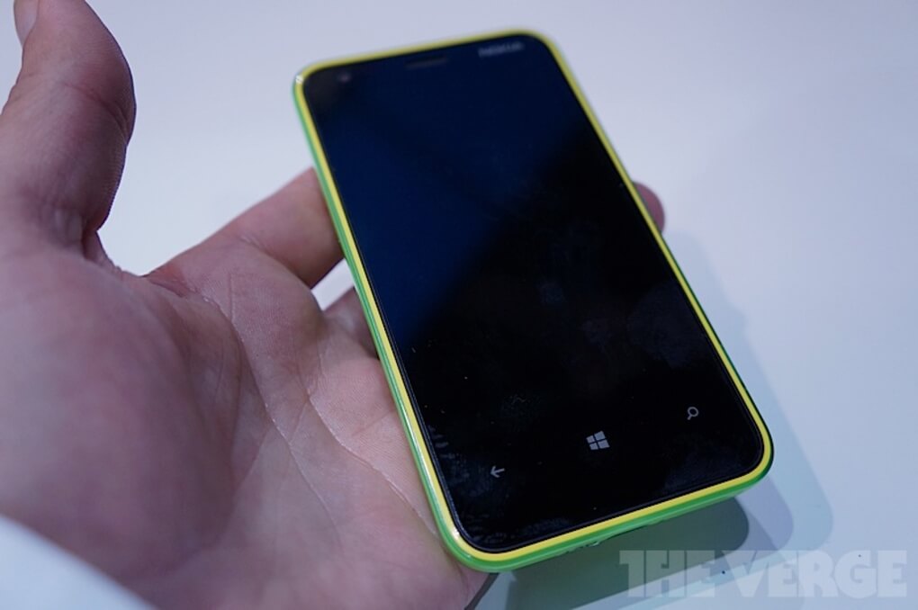 Nokia Lumia 620 - реальная фотография