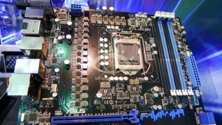 ASUS показала материнскую плату Z77 Wolverine с 40-фазной подсистемой питания. Фото.