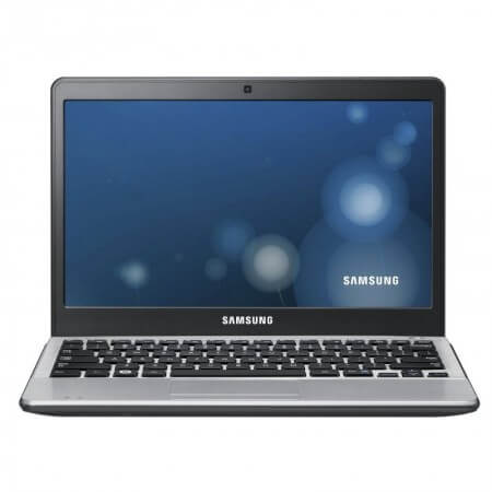 В продаже появился 11,6-дюймовый ноутбук Samsung NP305. Фото.