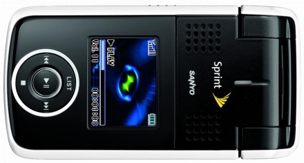 Sanyo M1 — Mp3 плейер + телефон. Фото.