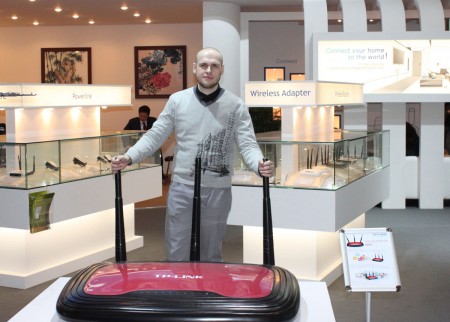 TP-LINK открывает горячую линию 8-800-2505560. Фото.