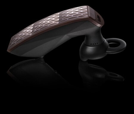 Новые Bluetooth-наушники от Aliph. Фото.