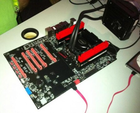 EVGA представила материнскую плату X79 Classified. Фото.