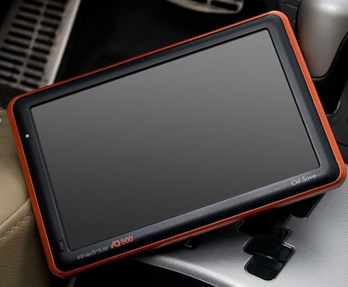FineDrive iQ500 — GPS с встроенным медиаплеером. Фото.