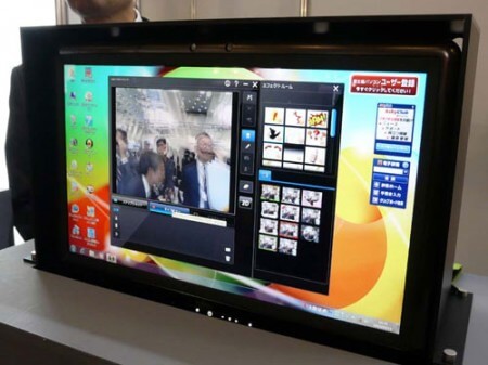 Fujitsu демонстрирует десктоп с 3D-экраном. Фото.
