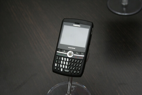 Toshiba анонсировала смартфон Portege G710. Фото.