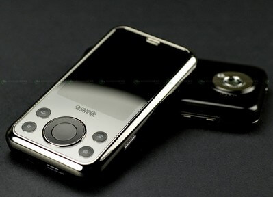 Стильный коммуникатор Gigabyte GSmart MS808. Фото.