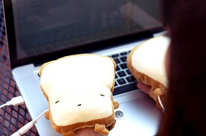 Забавные тосты USB Toast Handwarmers. Фото.