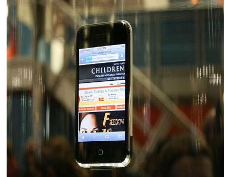 В следующем году Apple iPhone 3G. Фото.
