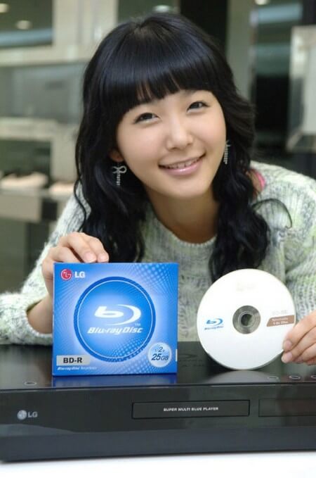 Blu-Ray-RE диски уже доступны. Фото.