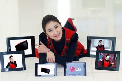 LG представила три цифровые рамки LGF7000N-PN, F8400-PN и F1040-PN. Фото.