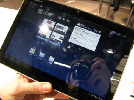 Motorola Xoom все еще стоит 600 долларов. Фото.