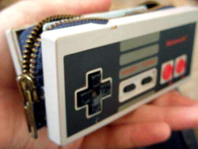 Кошелек из старого NES контроллера. Фото.
