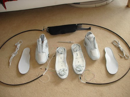 Nike Air Max начинены Wii Balance Board. Фото.