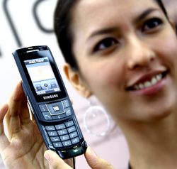 Компания Samsung представил новую линейку ультратонких телефонов. Фото.