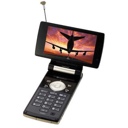 Sharp SH-920 Aquos с экраном на 26 миллионов цветов. Фото.