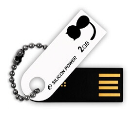 Touch 820 — надежная «флешка» от Silicon Power. Фото.