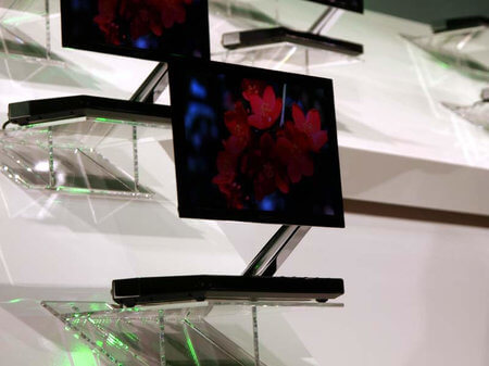 Куда уж тоньше – 3мм Sony XEL-1. Фото.