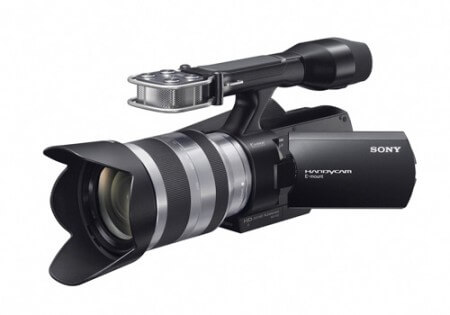 Sony Handycam NEX-VG10E — первая HD-видеокамера со сменной оптикой. Фото.