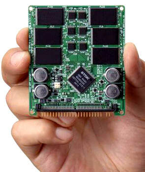 32 Гб Flash память от компании TDK. Фото.