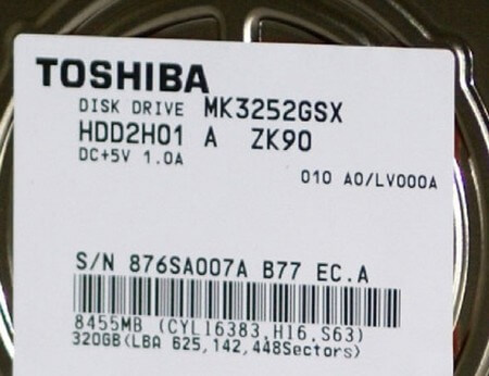 2,5 дюймовый 320Гб HDD Toshiba. Фото.